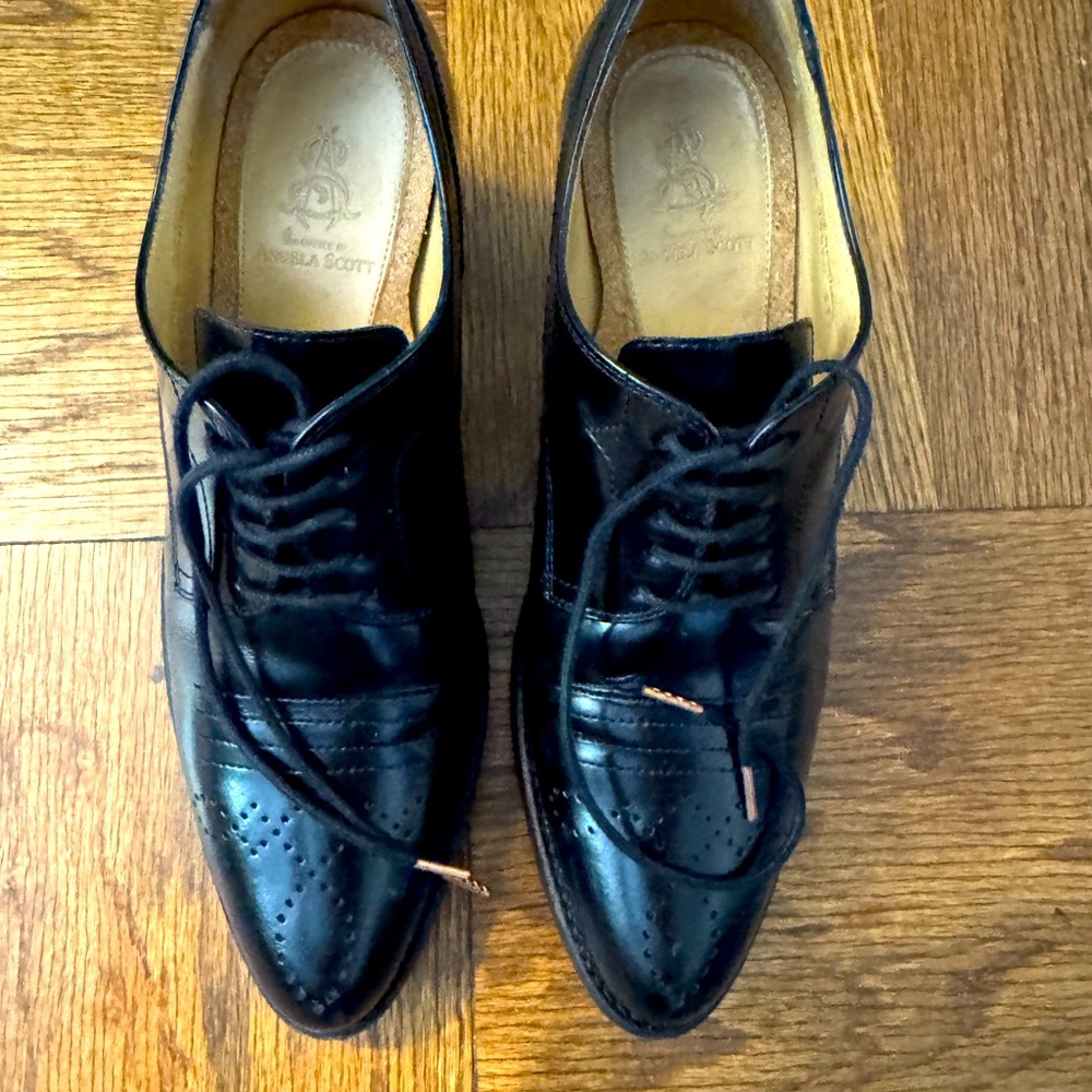 Classic Black Leather Oxfords with Polished Finish